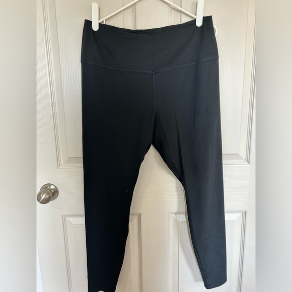 Brand New- XL Black Nike 7/8 Leggings - Picture 3 of 3